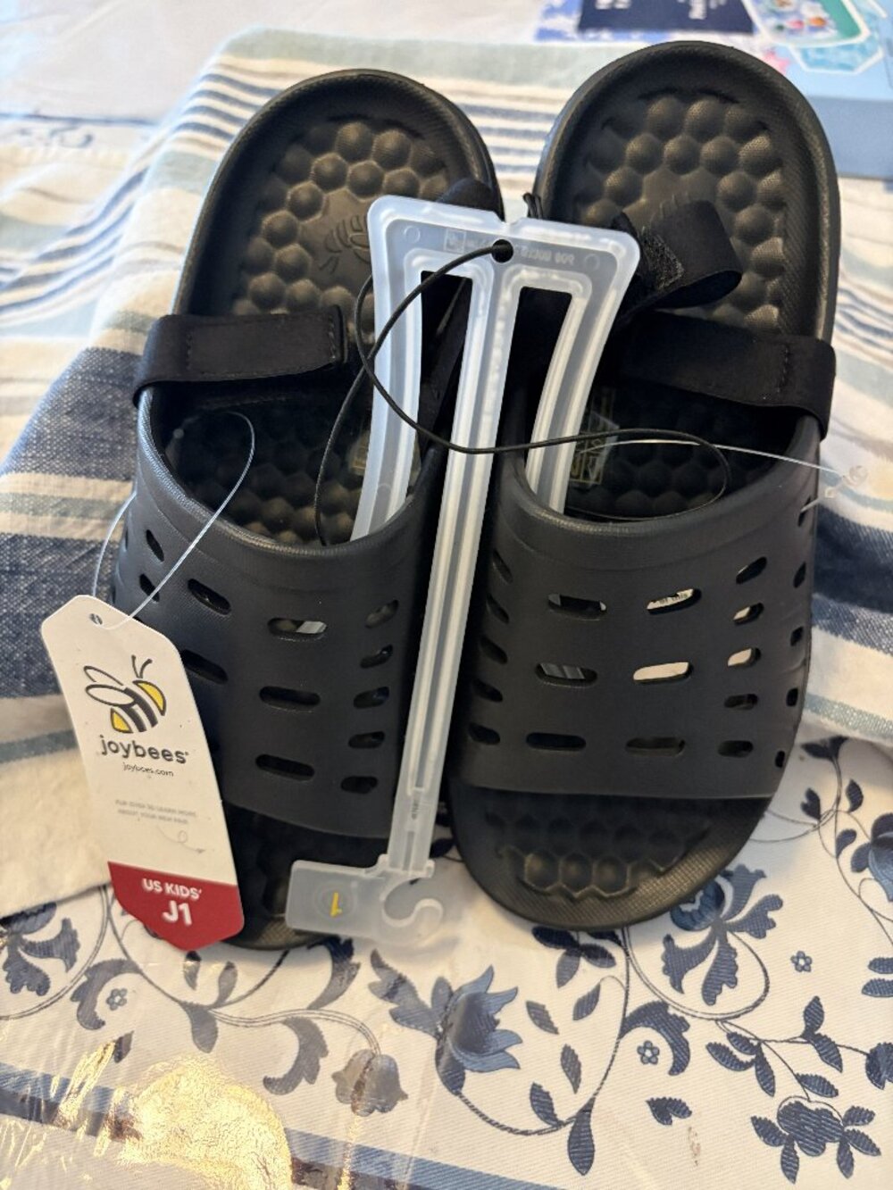 NWT Joybees Black Kids size 1 Crocs